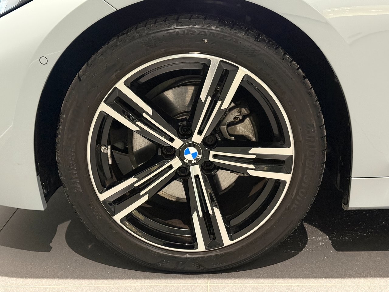 BMW 320 2025, bild 5/10