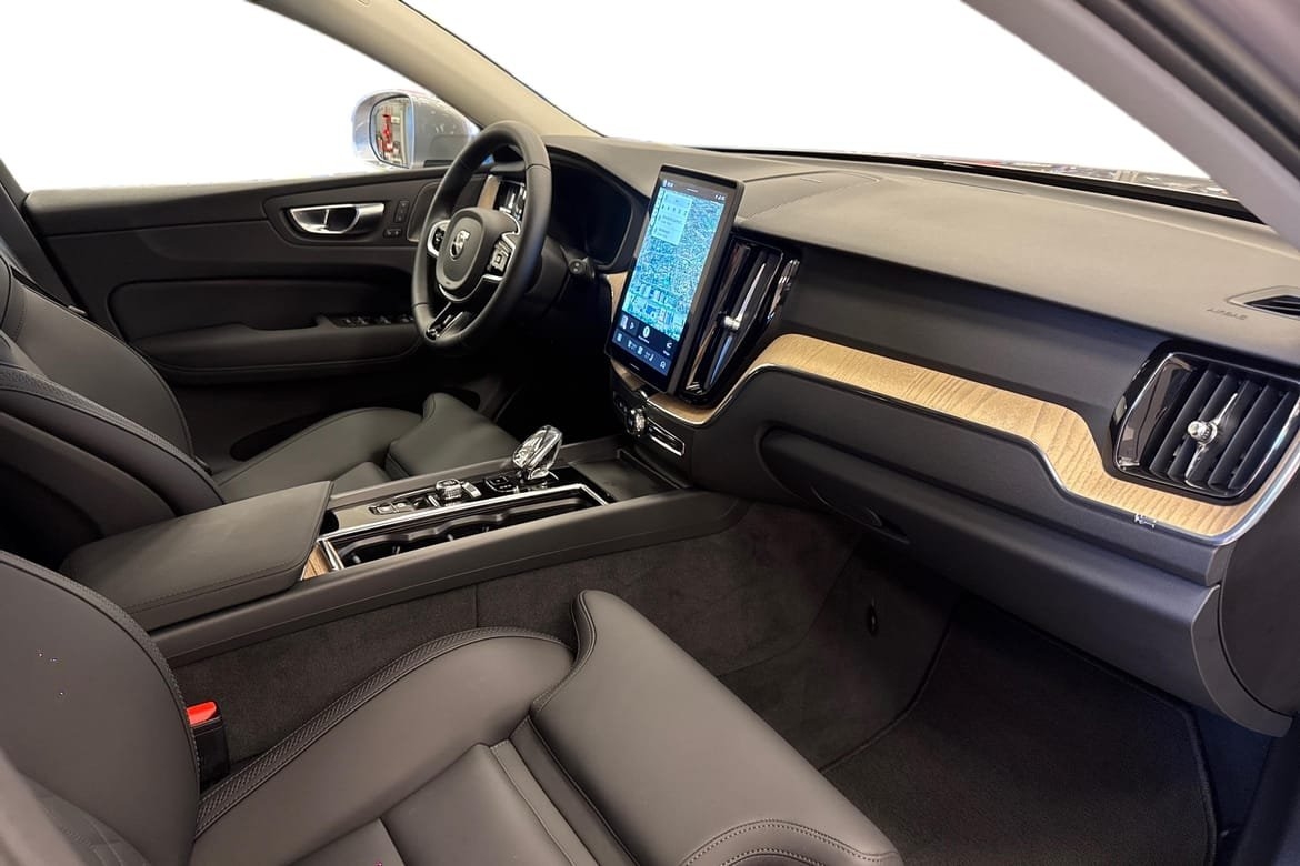 Volvo XC60 T6 Plus Bright Nordic Edition 2026, photo 7/10