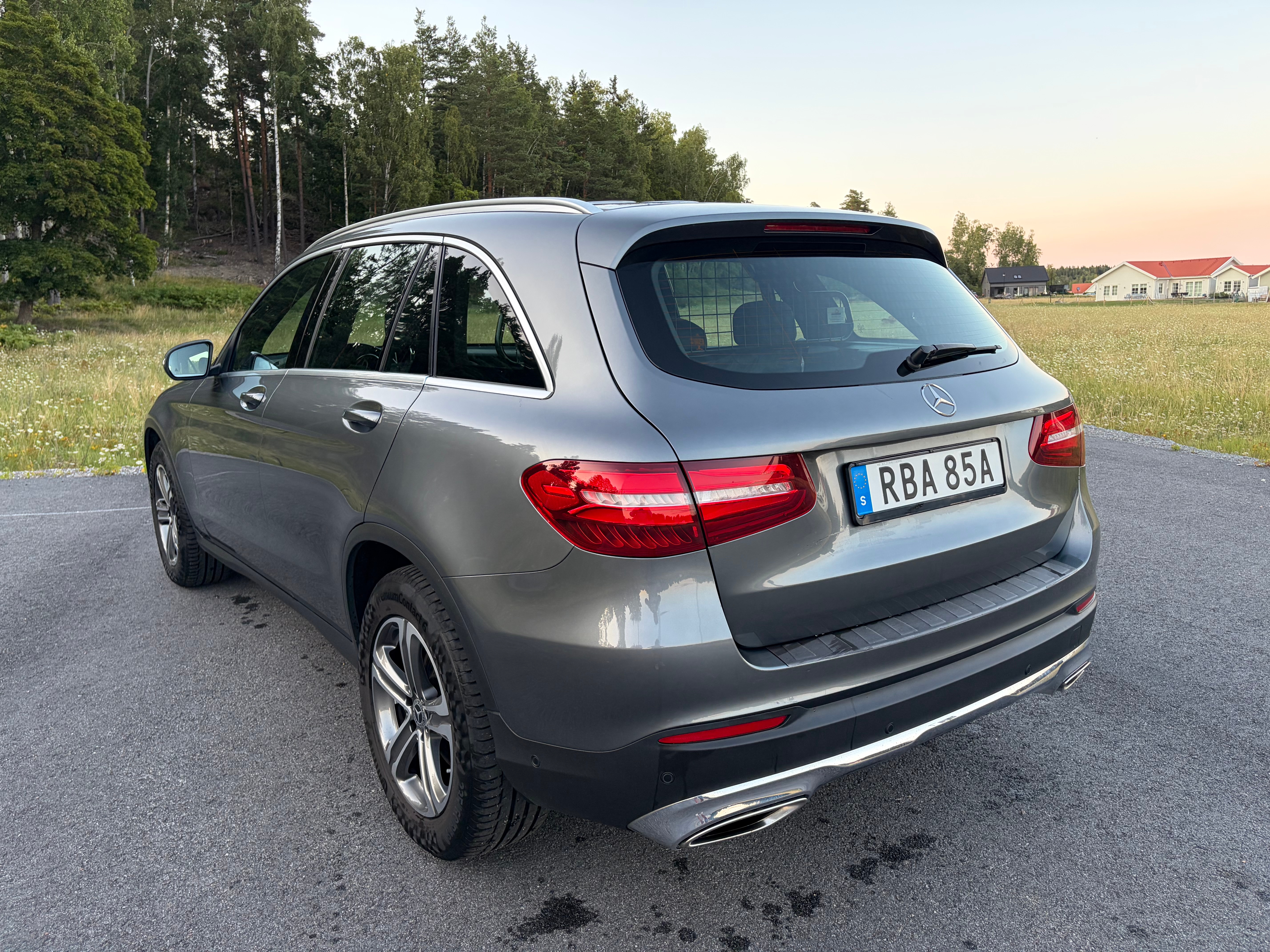 Mercedes-Benz GLC 250 Bensin 4-Matic 2018, photo 4/10