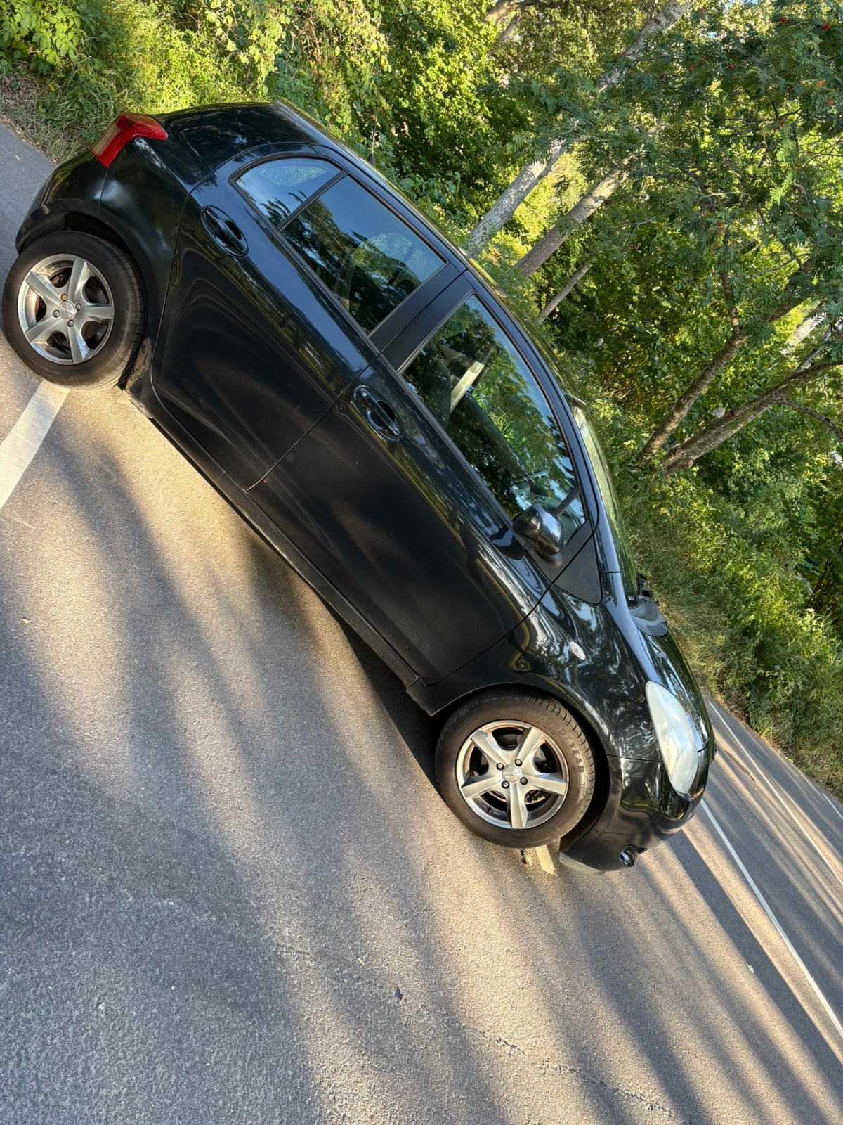 Toyota Yaris 5-dörrar 1.3 VVT-i Manuell 2006, bild 3/8