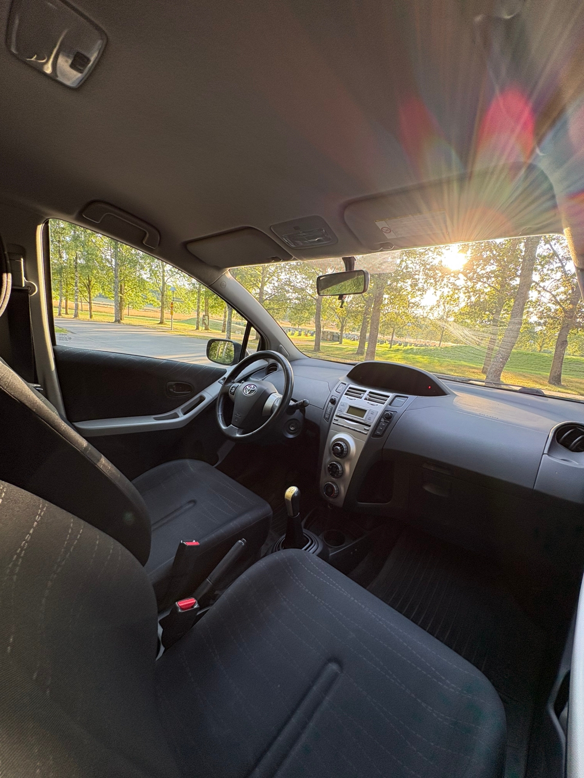 Toyota Yaris 5-dörrar 1.3 VVT-i Manuell 2006, bild 7/8