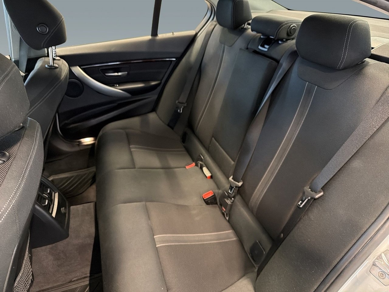 BMW 320 2016, bild 6/10