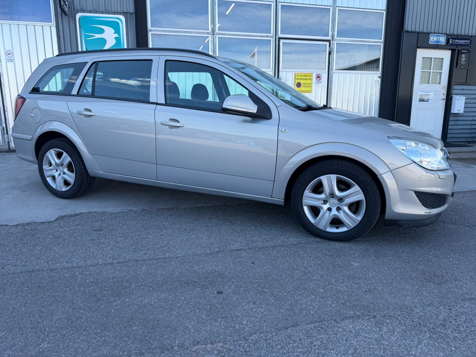Opel Astra Caravan 1.6 ECOTEC Manuell 2010, kuva 2/10