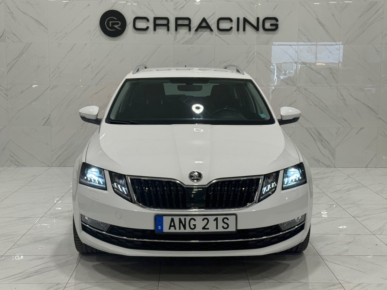 Skoda Octavia Kombi G-TEC 1.5 TSI 2019, bild 2/10