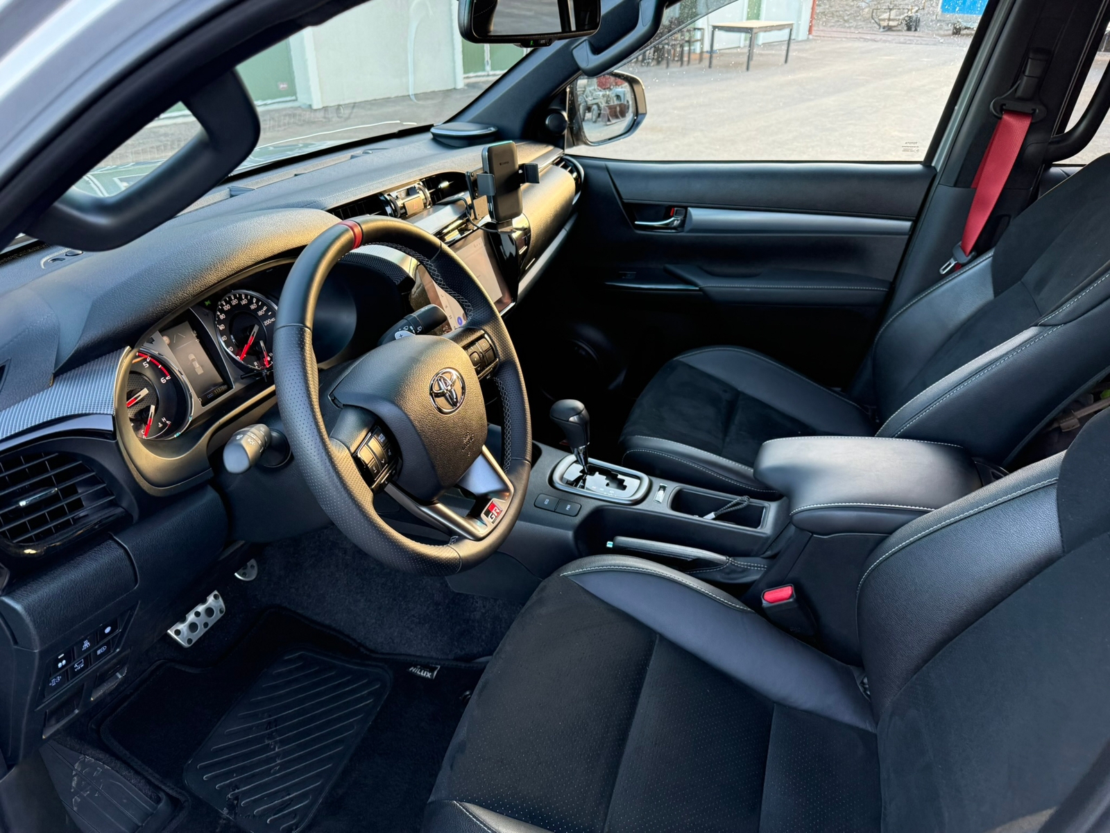 Toyota HiLux 2025, bild 5/10