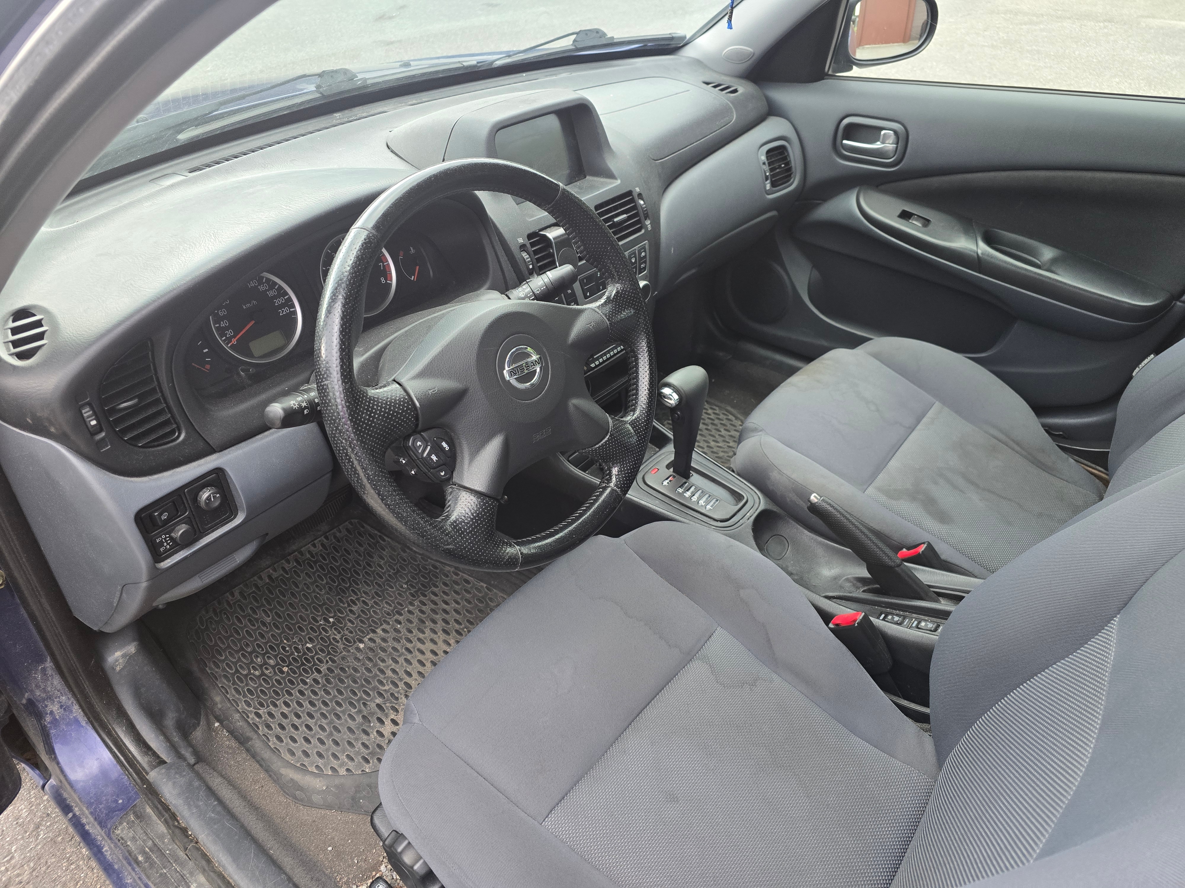 Nissan Almera 5-dörrar 1.8 Automatisk 2004, bild 2/9