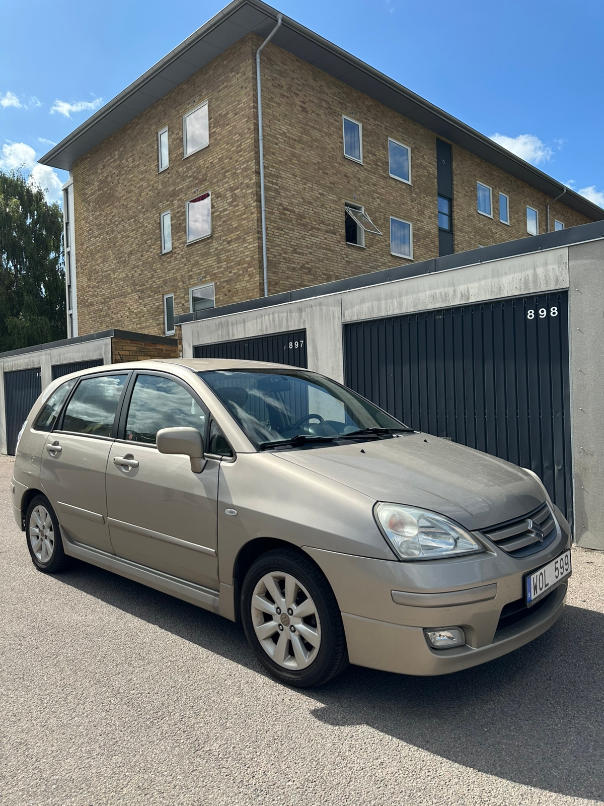 Suzuki Liana