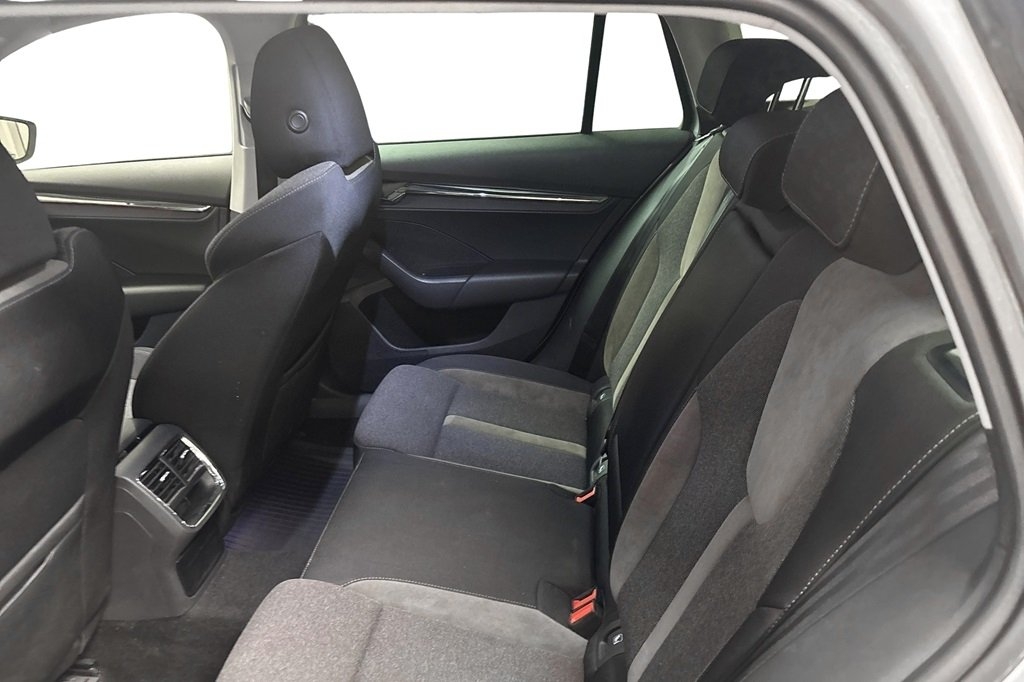 Skoda Octavia 2023, bild 6/7