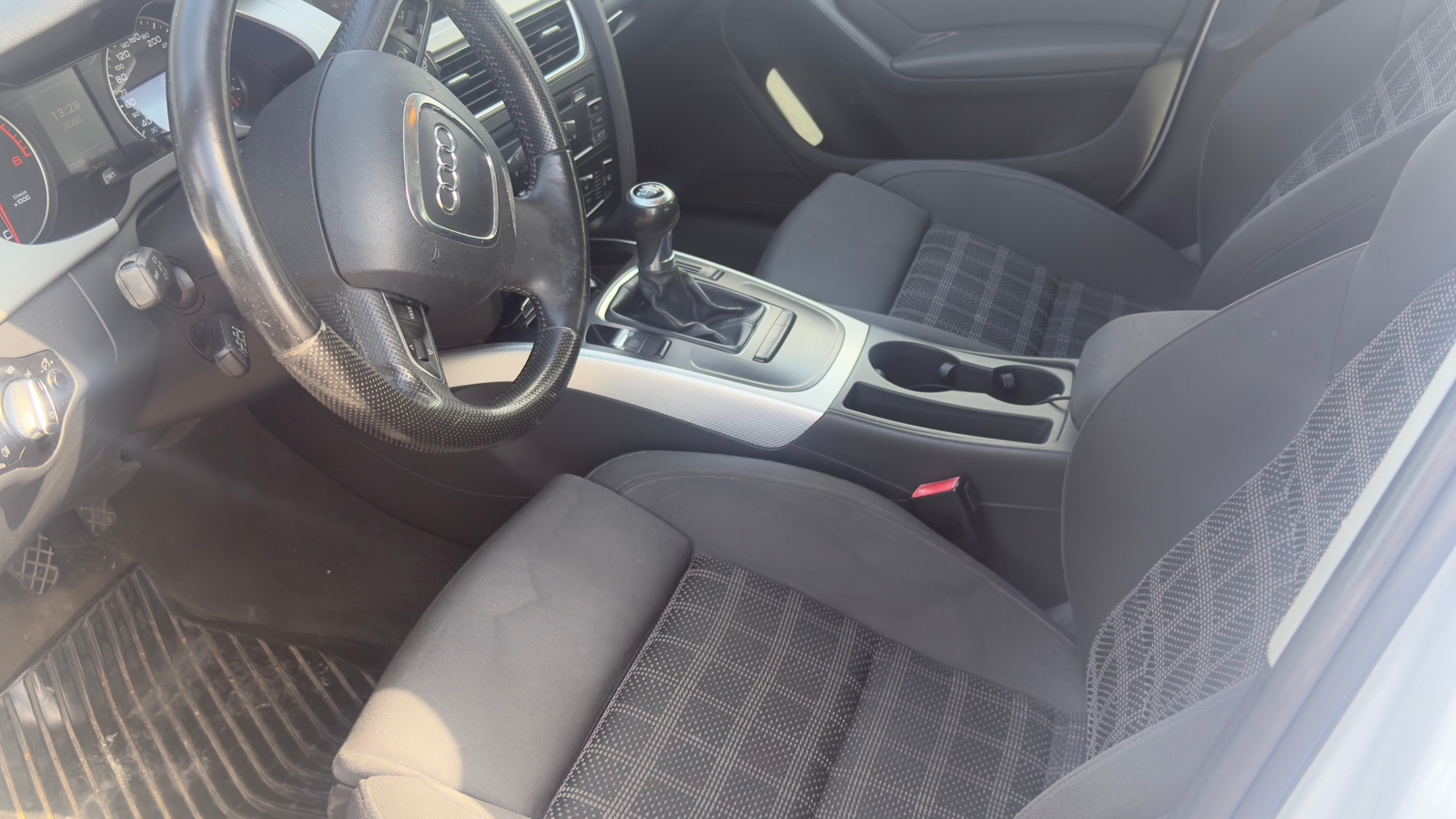 Audi A4 2011, bild 5/6