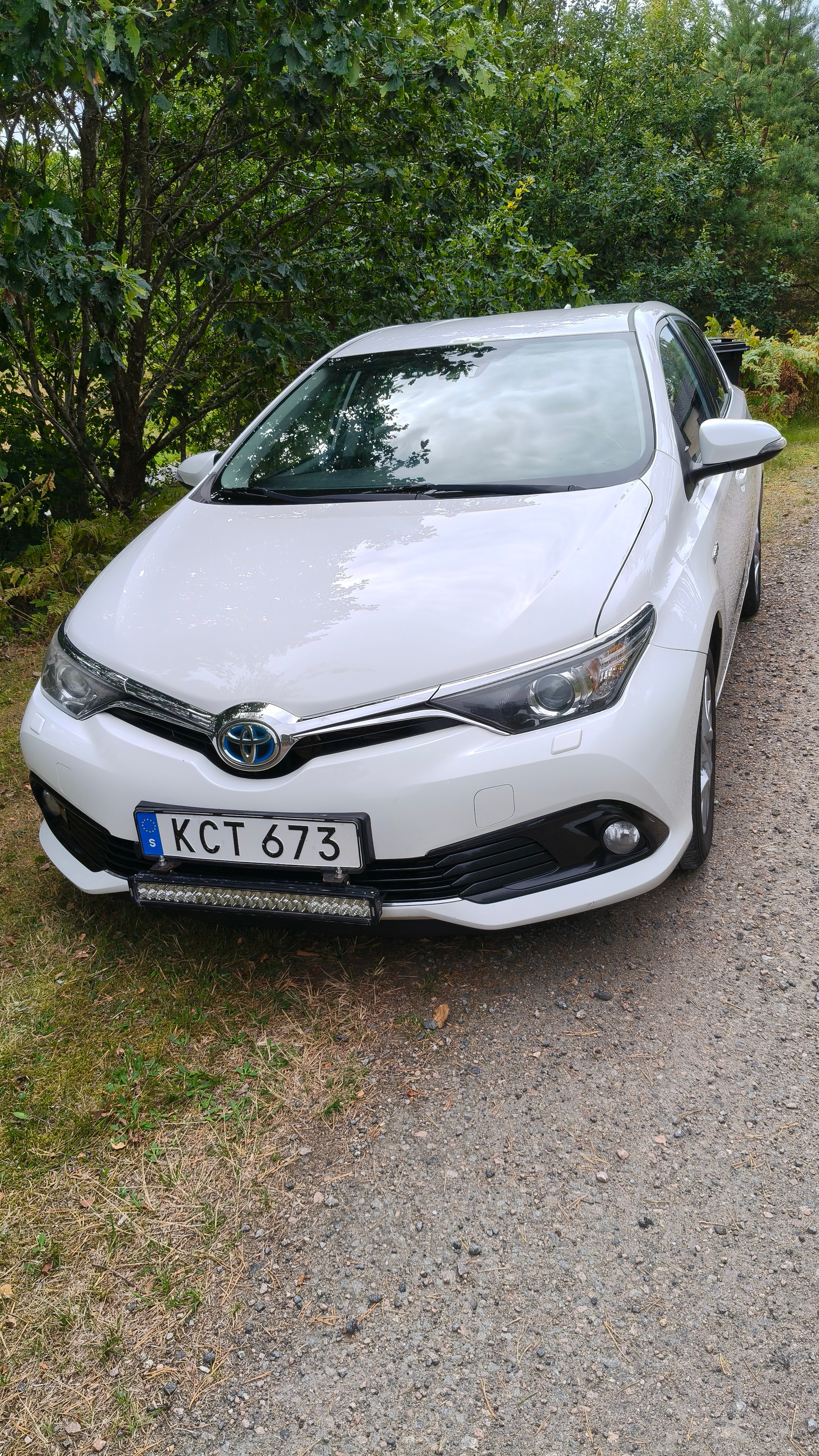 Toyota Auris Hybrid e-CVT 2016, photo 2/5