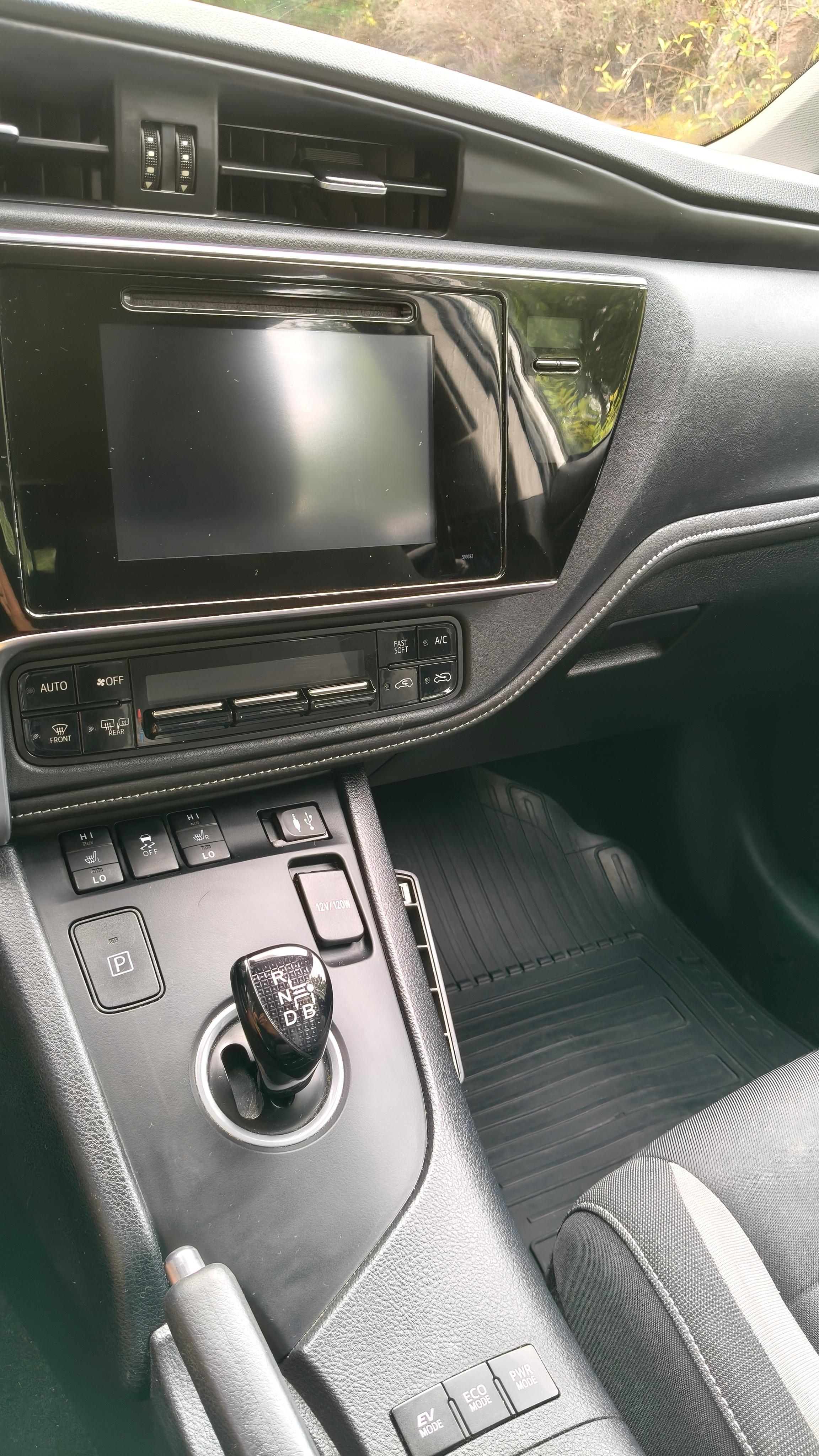 Toyota Auris Hybrid e-CVT 2016, photo 5/5