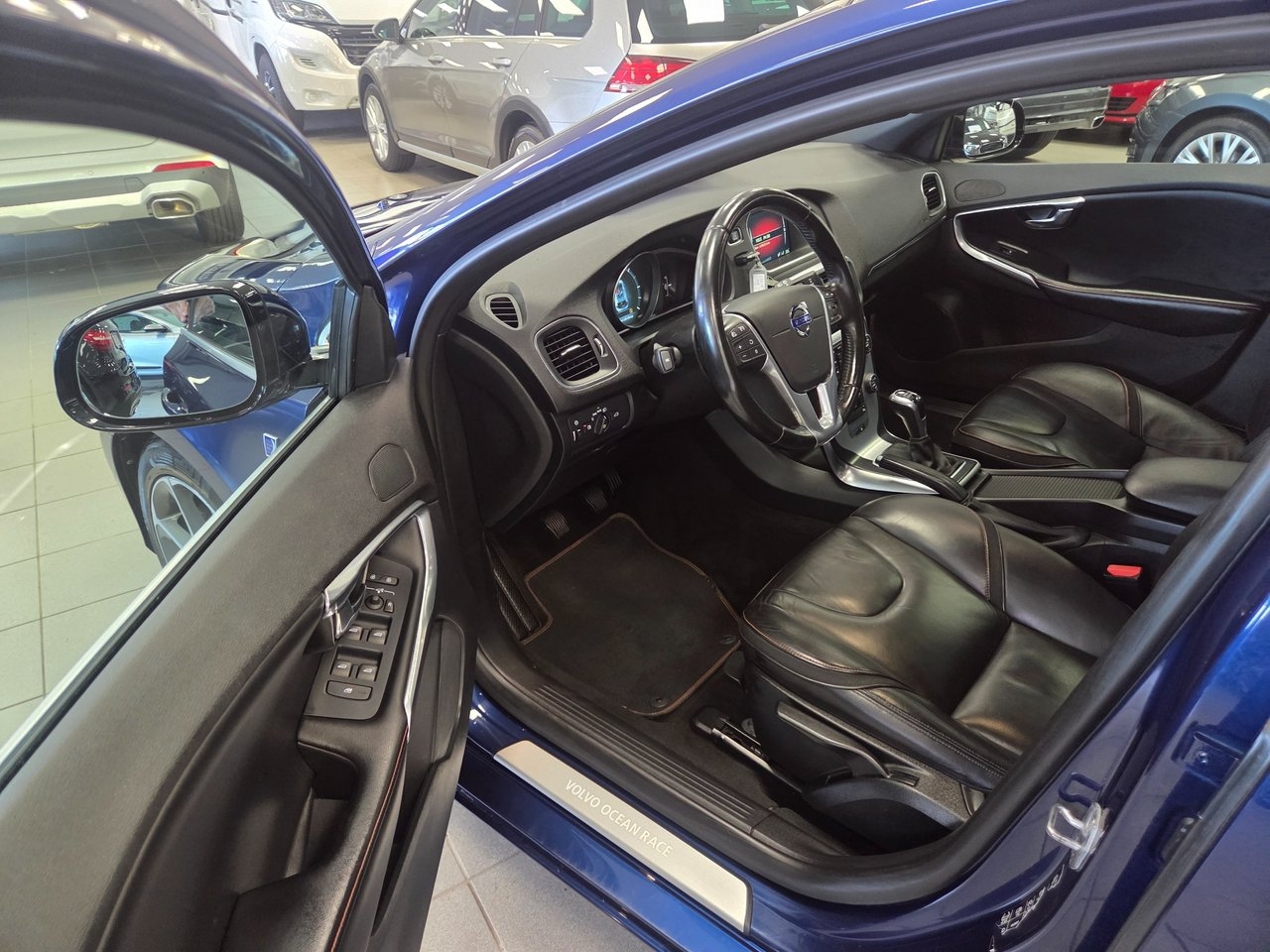 Volvo V40 2016, kuva 2/25