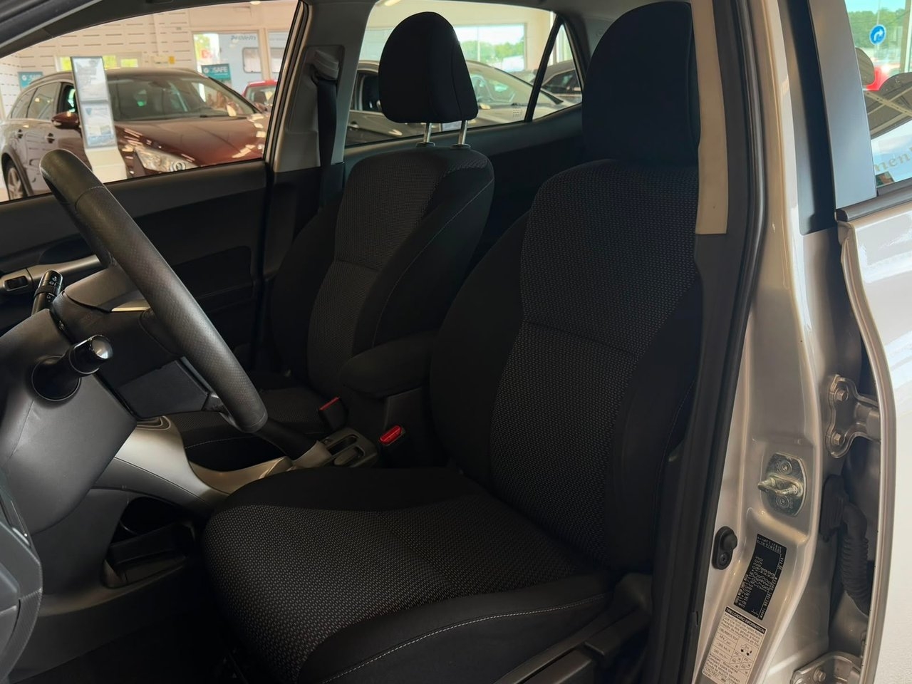Toyota Auris 2012, bild 5/10