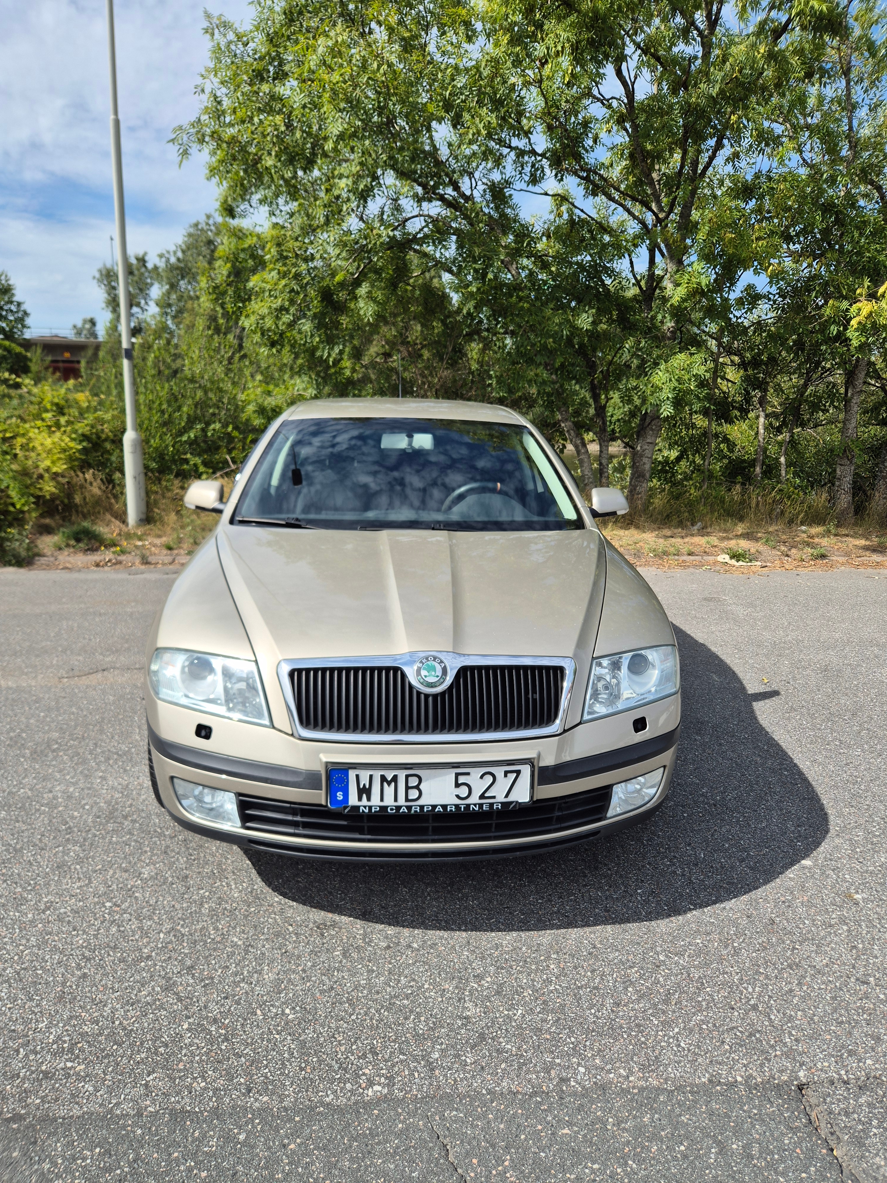 Skoda Octavia 1.6 FSI Manuell 2005, bild 2/5