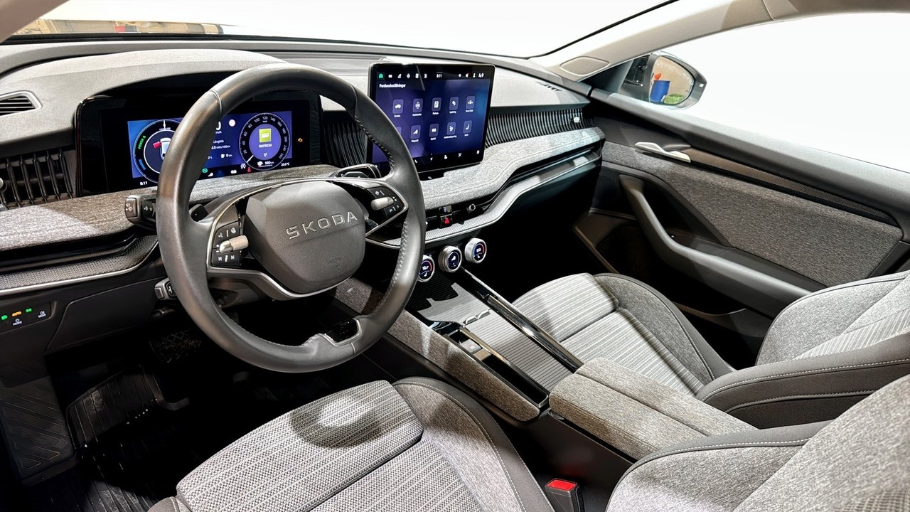 Skoda Superb 2025, bild 7/10