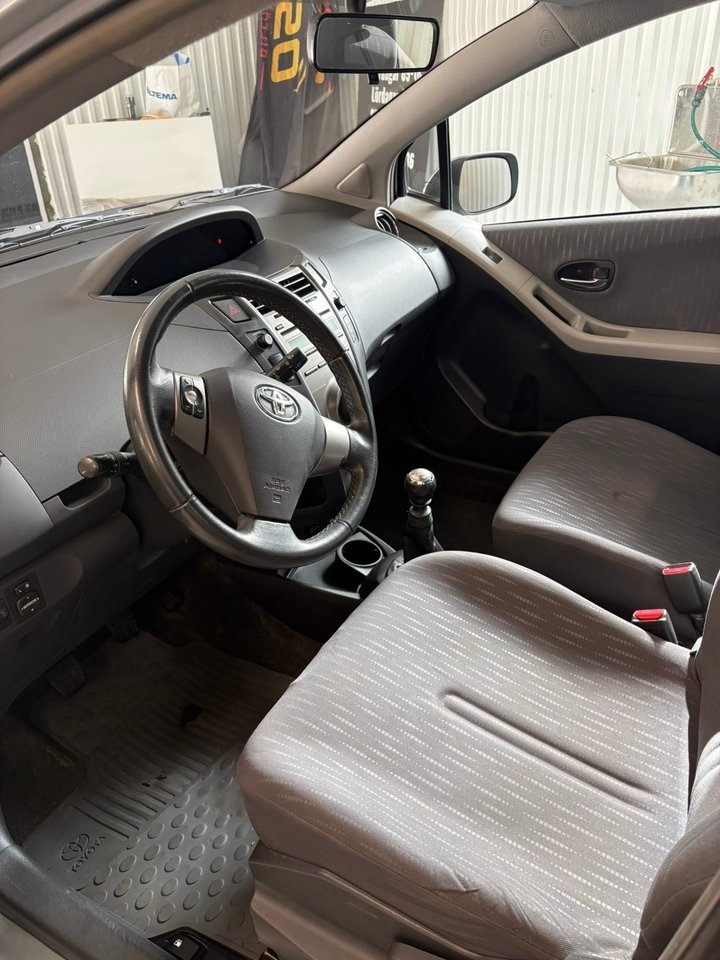 Toyota Yaris 2009, bild 3/4