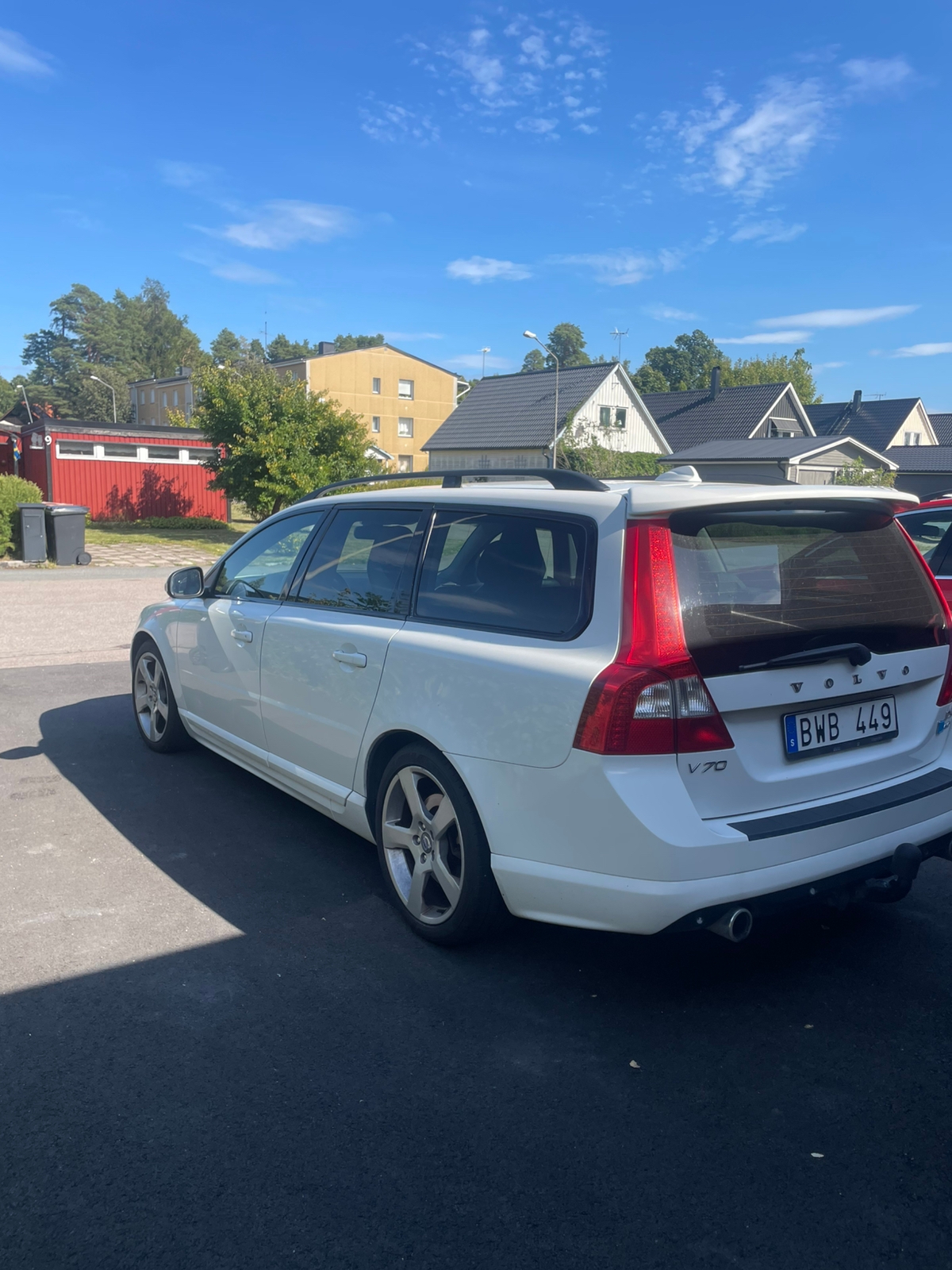 Volvo V70 D5 AWD Geartronic R-Design 2011, kuva 2/5
