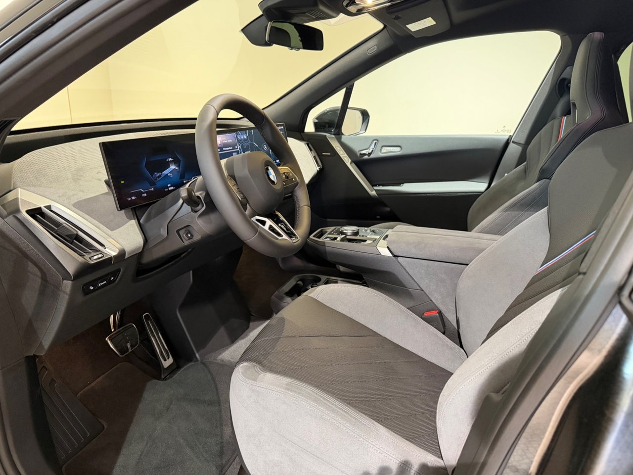 BMW iX xDrive60 2026, bild 4/10