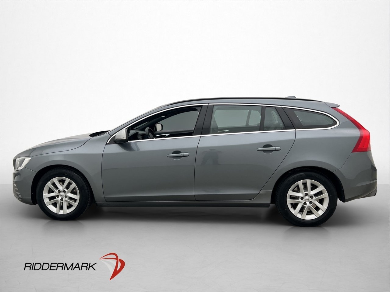 Volvo V60 2018, photo 4/30