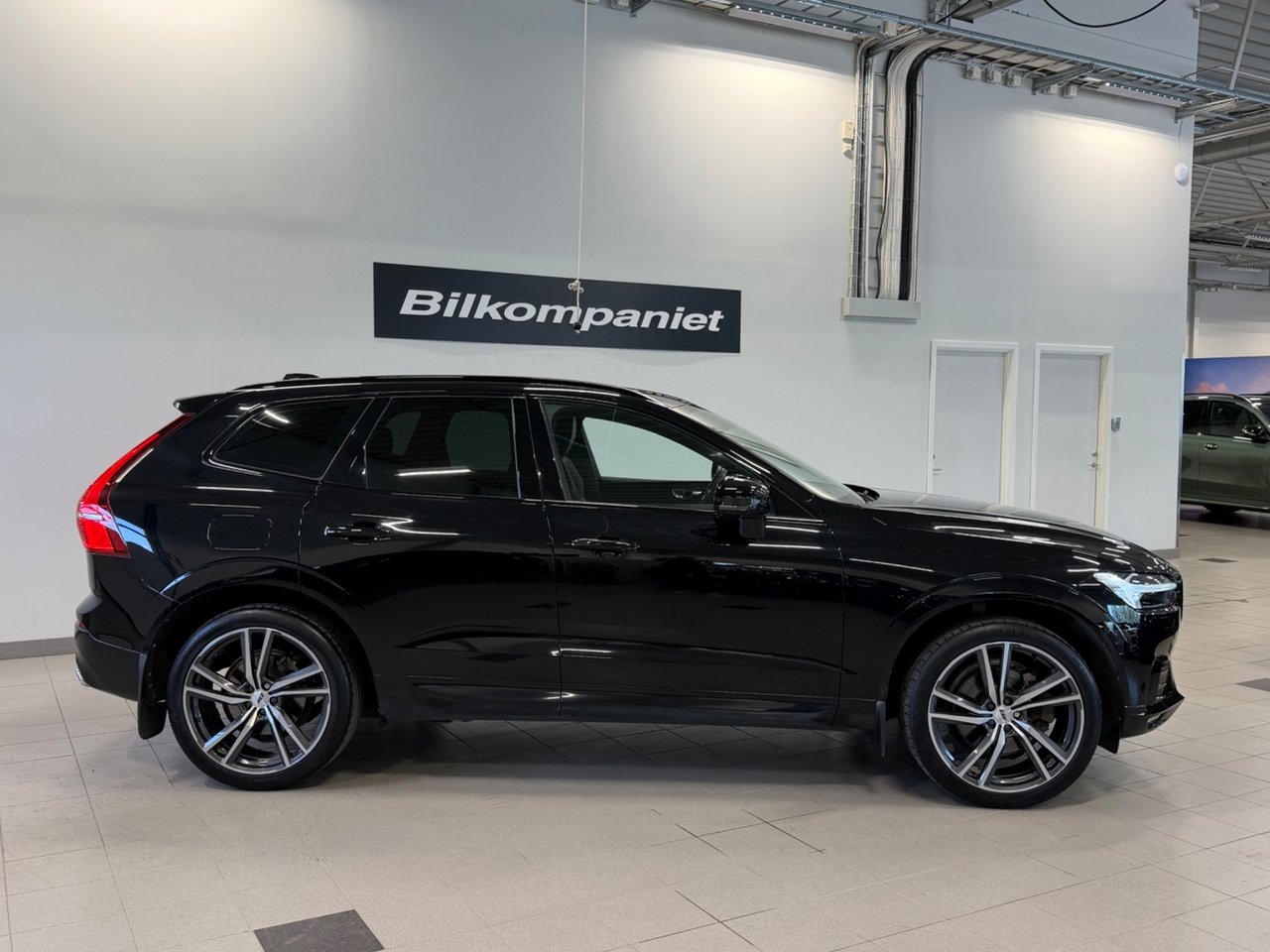 Volvo XC60 B4 AWD Geartronic R-Design 2021, bild 2/10
