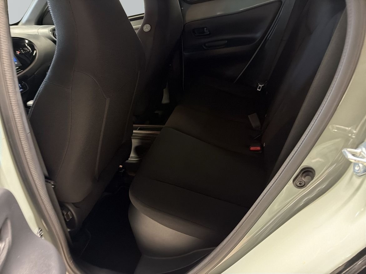 Toyota Aygo X 1,5 Hybrid Pulse / V-Hjul 2026, bild 7/14