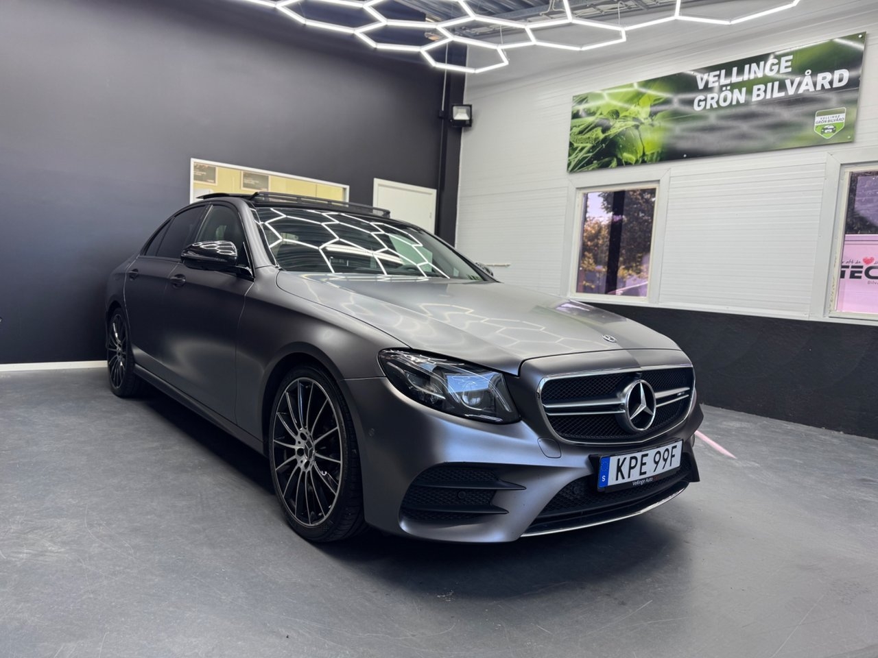 Mercedes-Benz E 220 d 9G-Tronic AMG Line 2019, bild 2/10