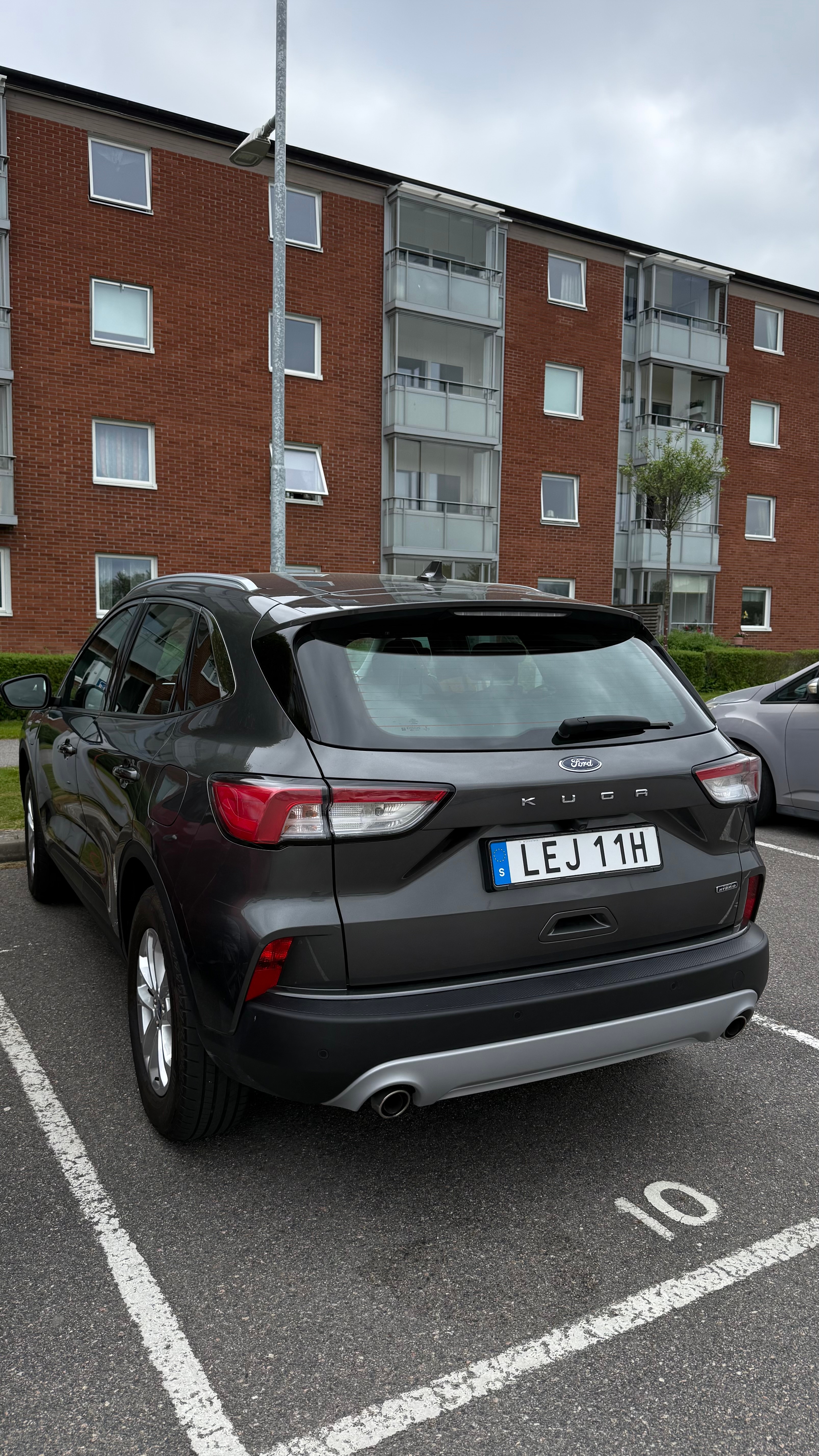 Ford Kuga Plug-In Hybrid E-CVT 2023, bild 2/7