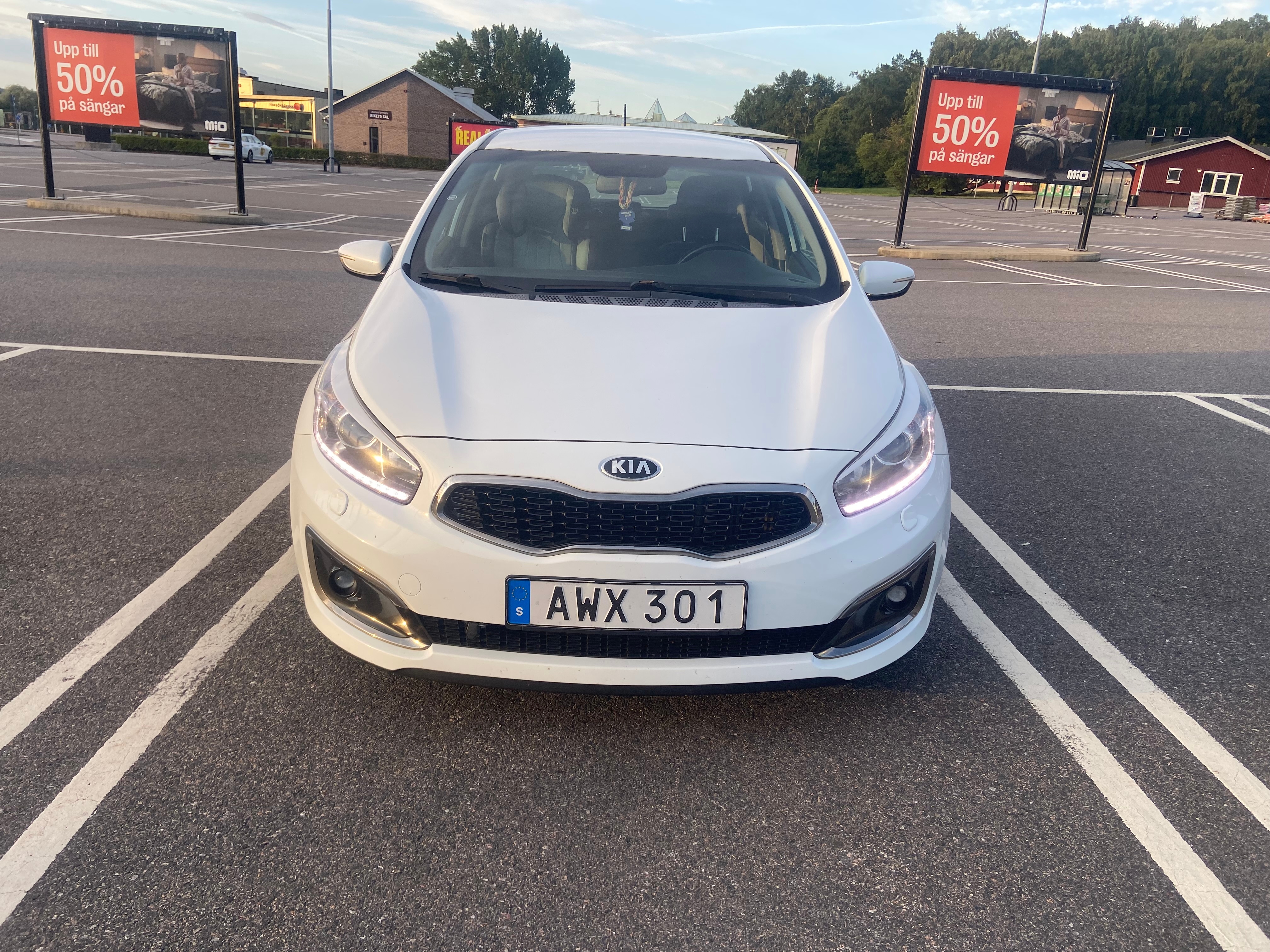 Kia Ceed 1.6 CRDi Manuell 2016, bild 2/6