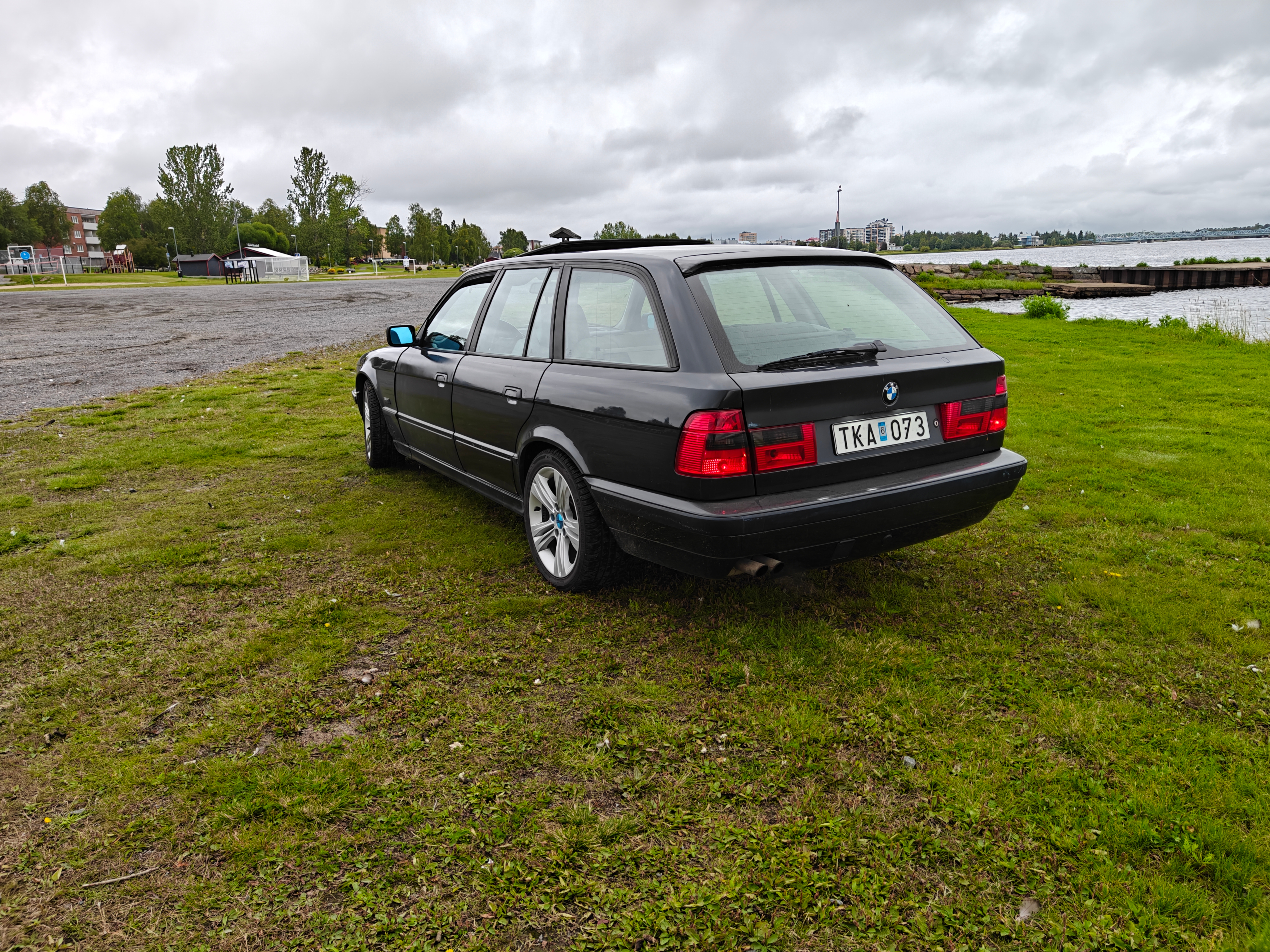 BMW 525 iX Touring Manuell 1993, bild 2/8