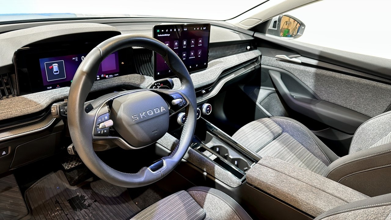 Skoda Superb 2025, photo 7/23