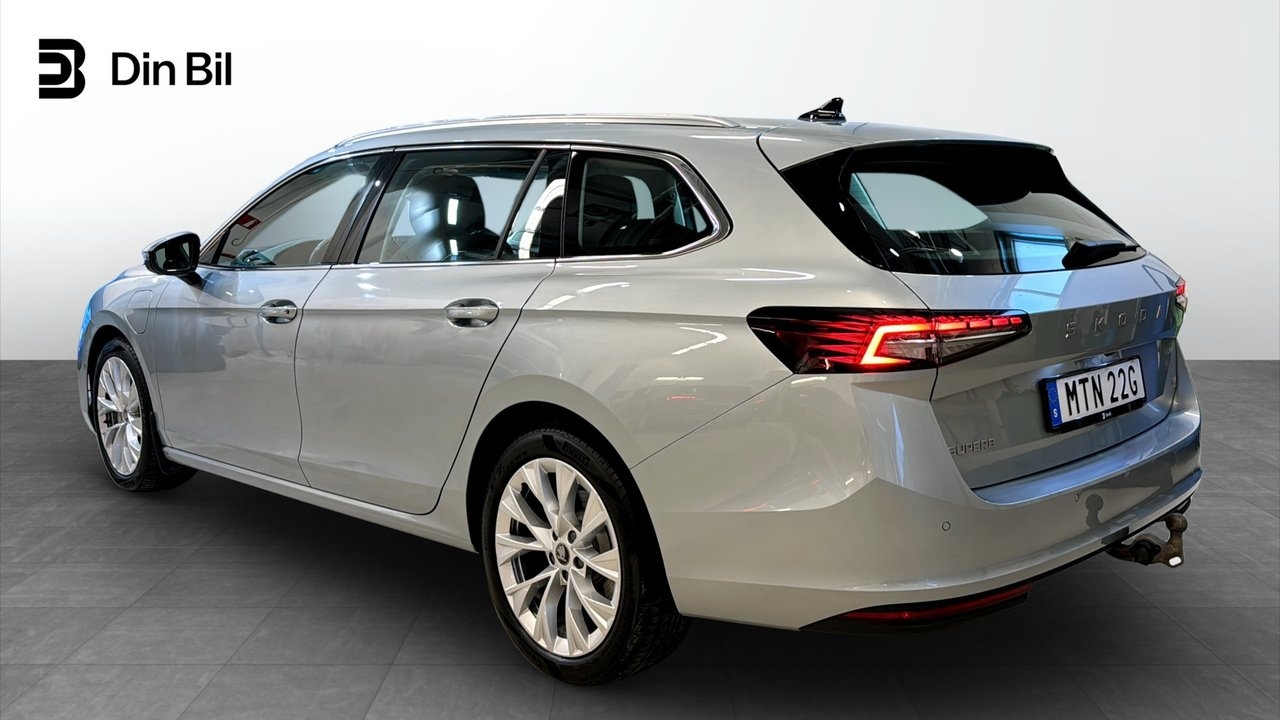 Skoda Superb 2025, photo 3/23