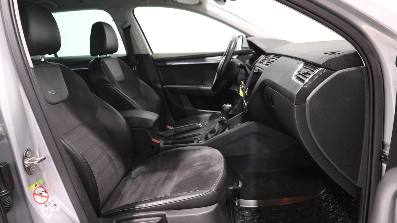 Skoda Octavia SCOUT COMBI TSI180 DSG 4X4 2018, bild 7/10