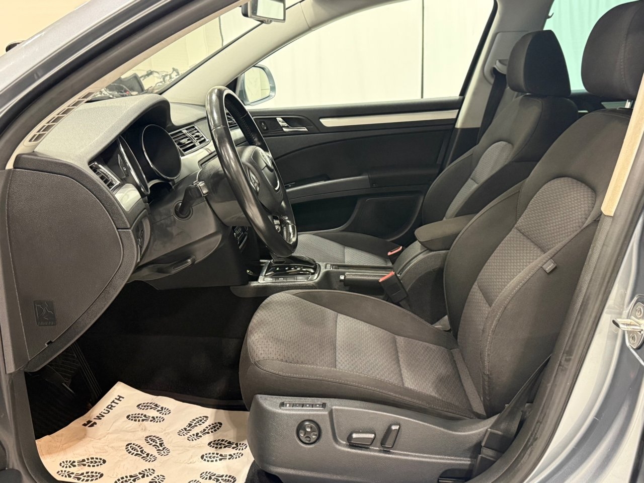 Skoda Superb Kombi 2.0 TDI 4x4 Elegance 2012, bild 5/10