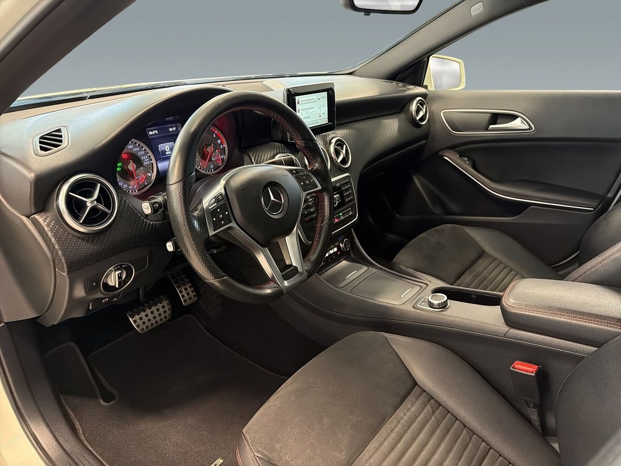 Mercedes-Benz A 2015, photo 4/10