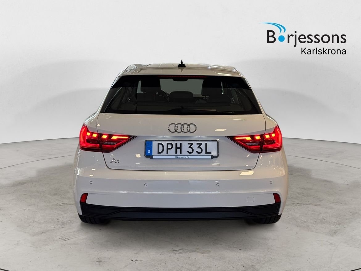 Audi A1 2023, photo 4/10