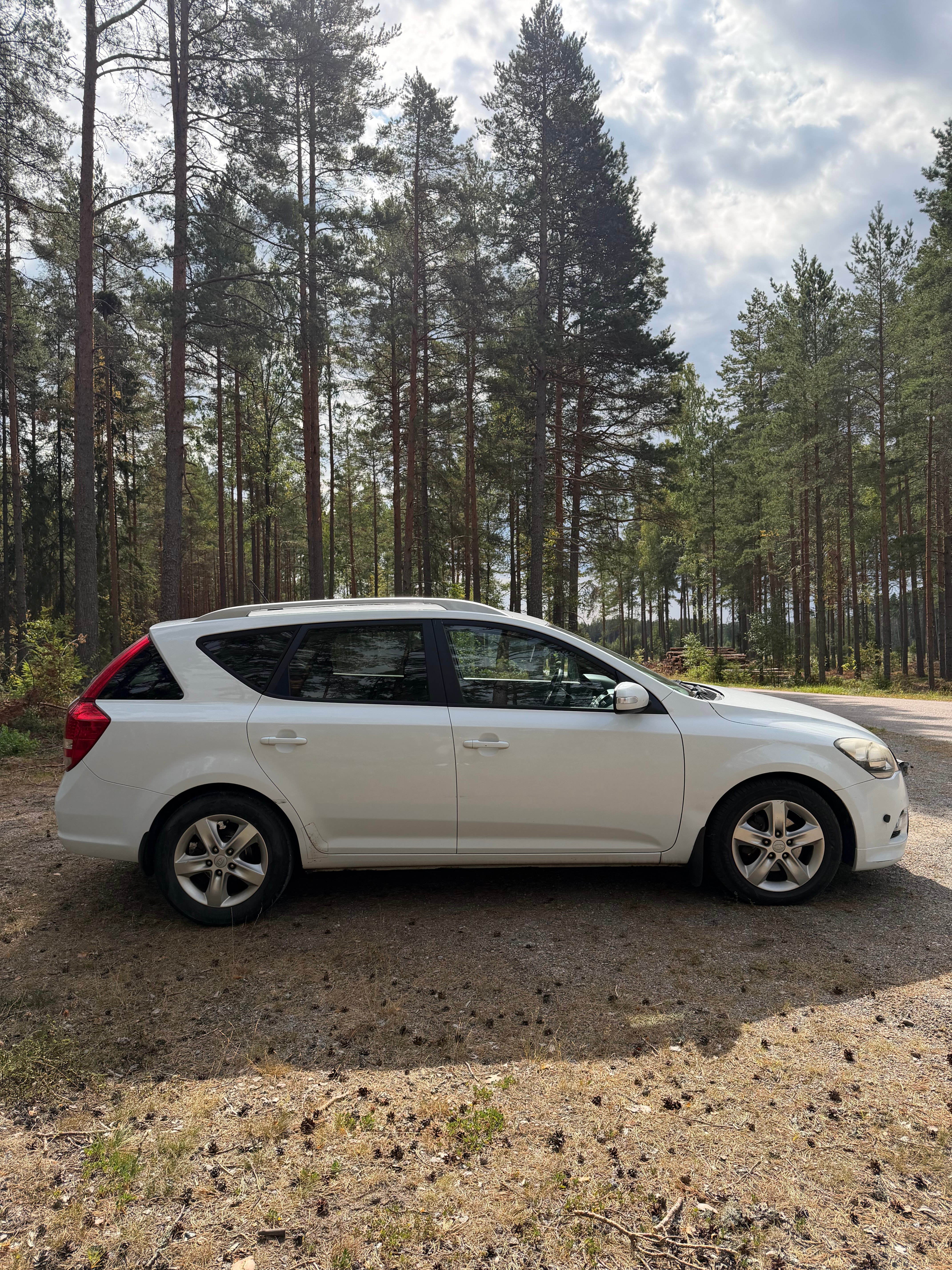 Kia Ceed _sw 1.6 CRDi Manuell 2012, bild 7/8