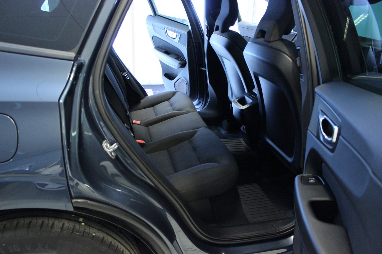 Volvo XC60 D4 AWD Momentum 2019, bild 7/8