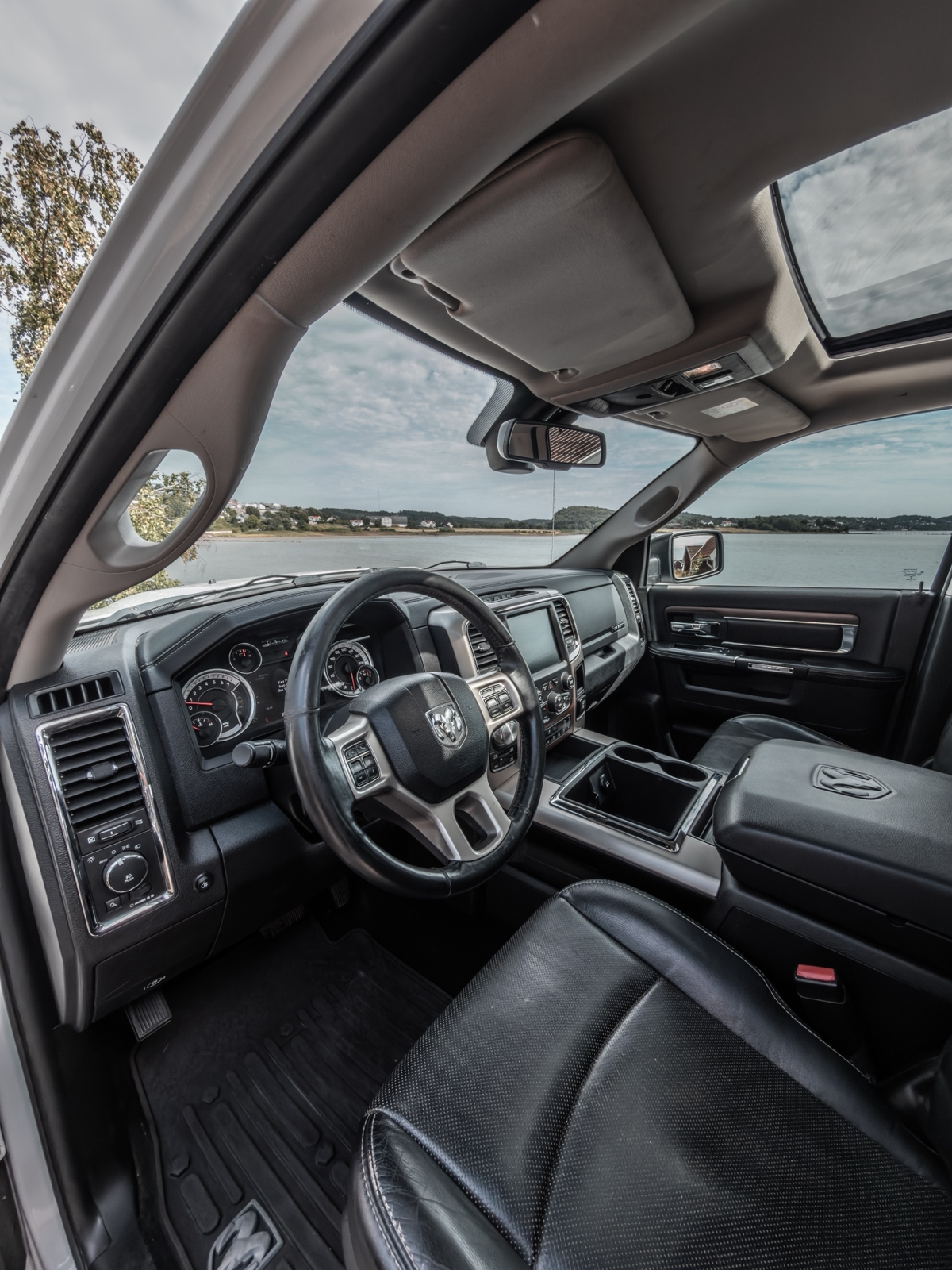 RAM 1500 Crew Cab 5.7 V8 HEMI 4x4 2014, bild 3/5