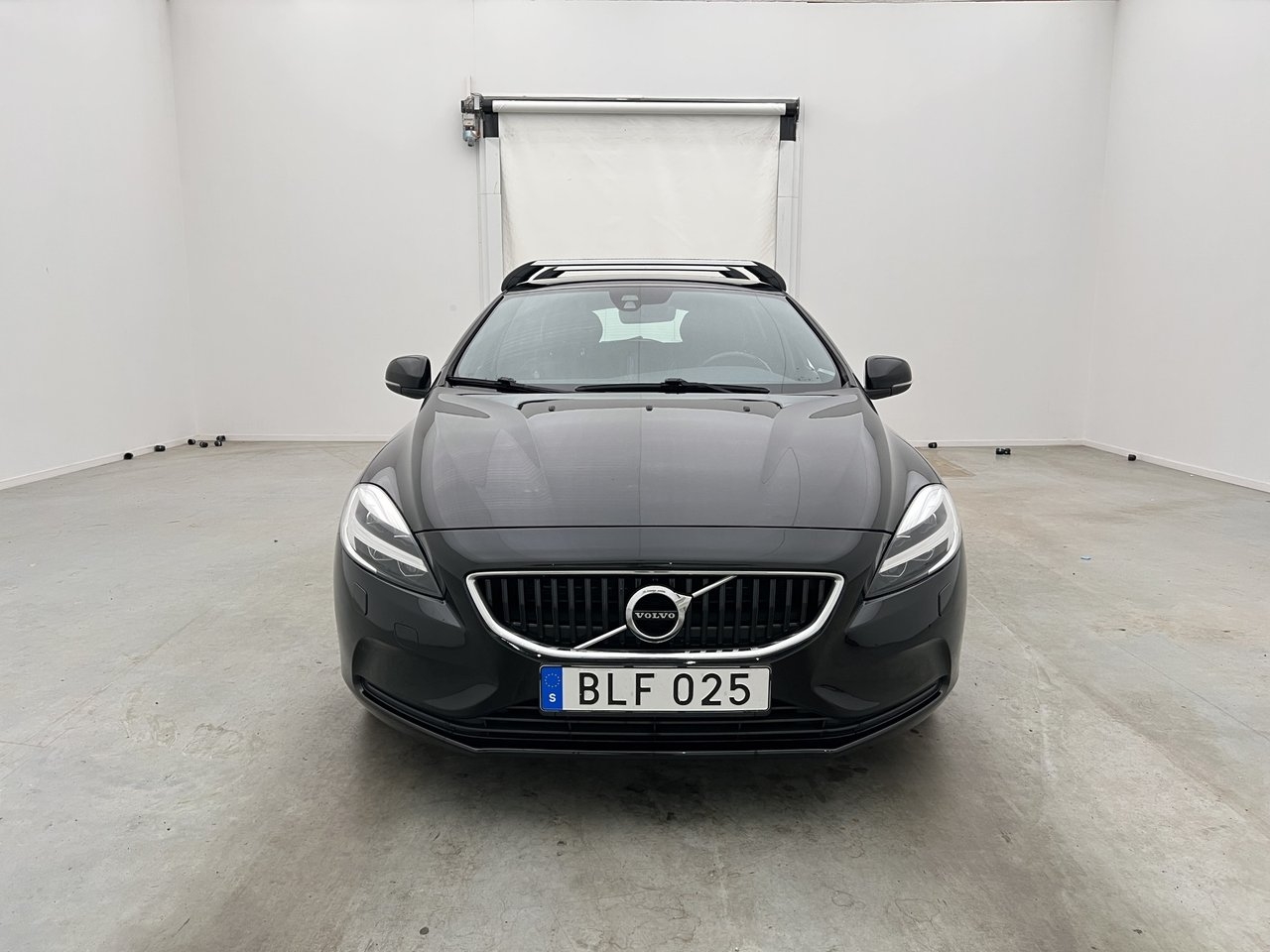 Volvo V40 D2 120hk Momentum Värmare 2017, bild 2/30