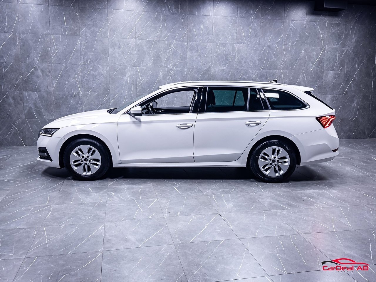 Skoda Octavia Kombi 2.0 TDI Värmare 2023, bild 4/10
