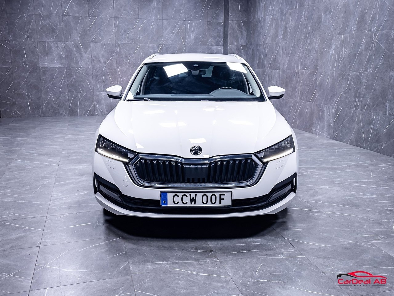 Skoda Octavia Kombi 2.0 TDI Värmare 2023, bild 2/10