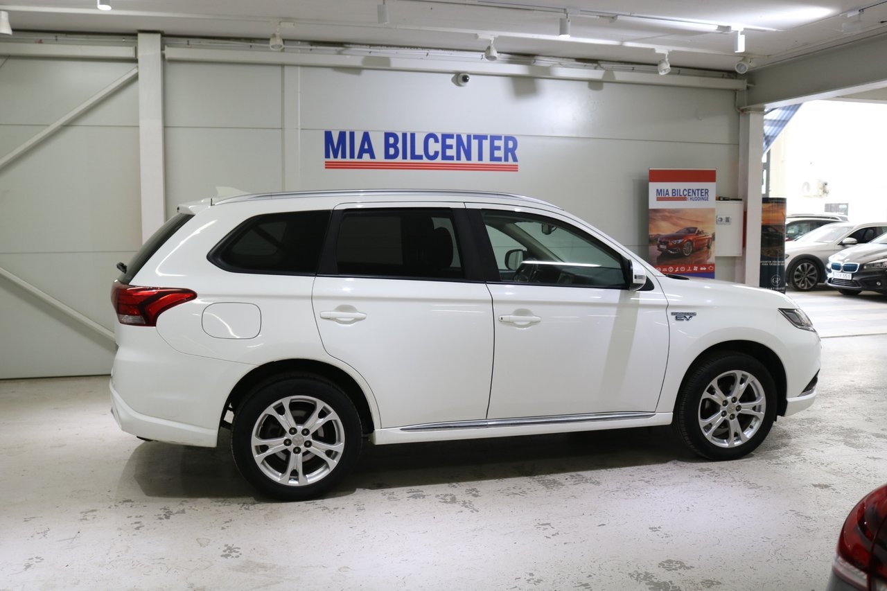 Mitsubishi Outlander 2017, bild 2/10