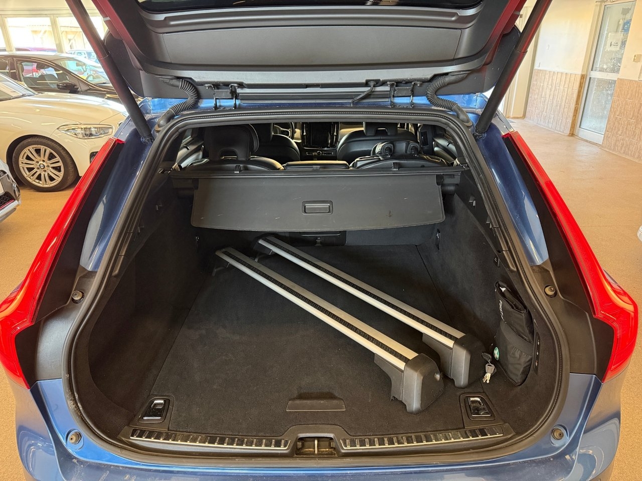 Volvo V90 D4 R-Design Geartronic 2019, photo 5/6