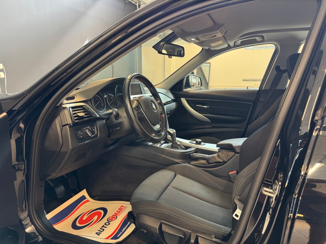 BMW 328 i Sedan Sport Line – Bakkamera 2014, bild 5/8