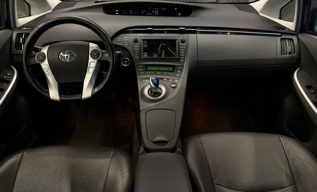 Toyota Prius Hybrid CVT 2010, kuva 4/10