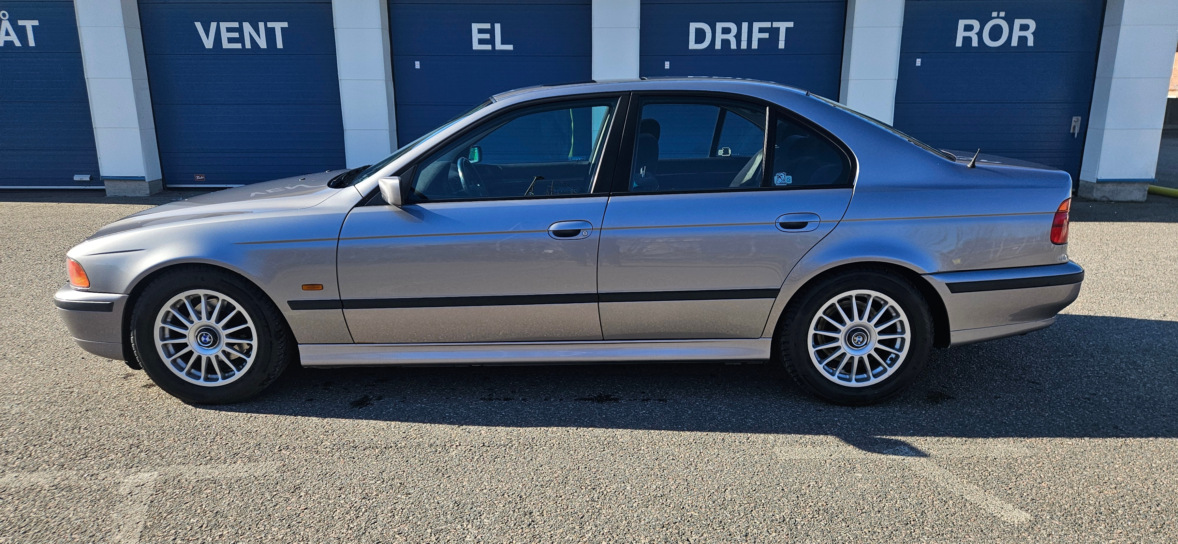 BMW 528