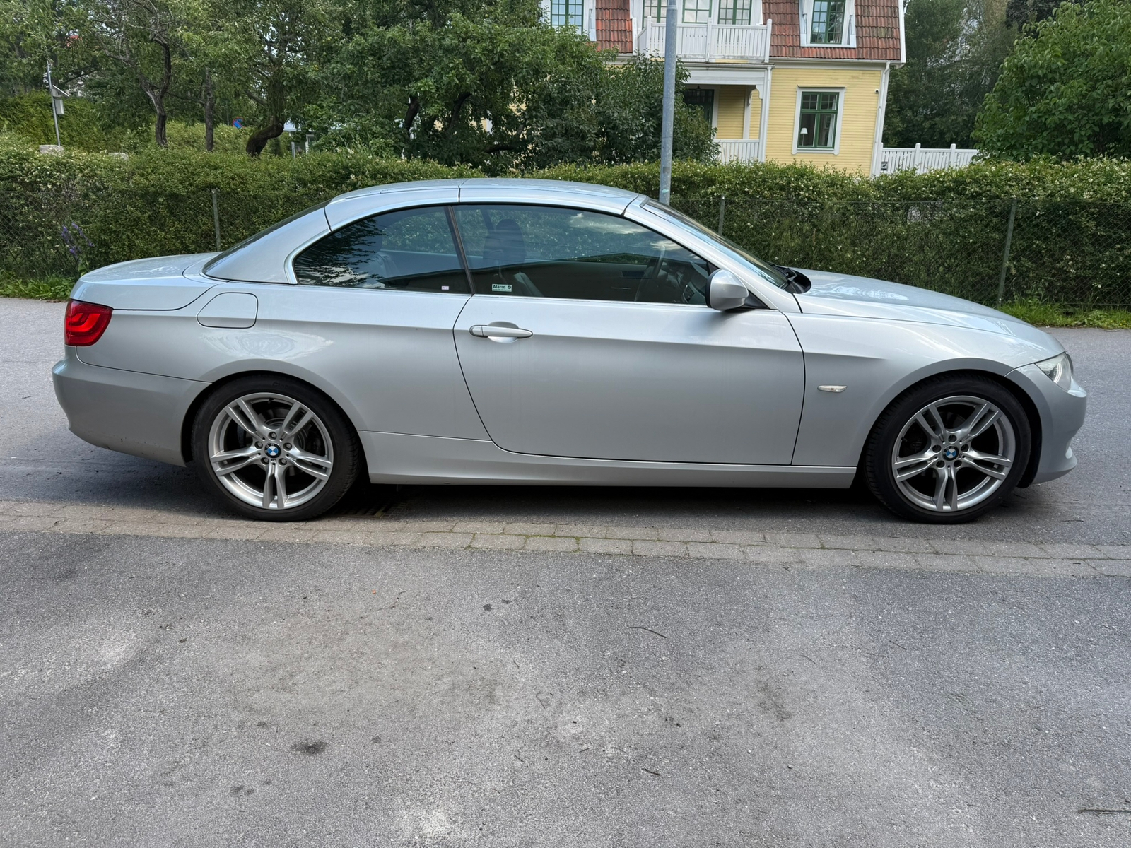 BMW 320 i Cab Automatisk Sv-såld lågmil 2010, bild 2/5