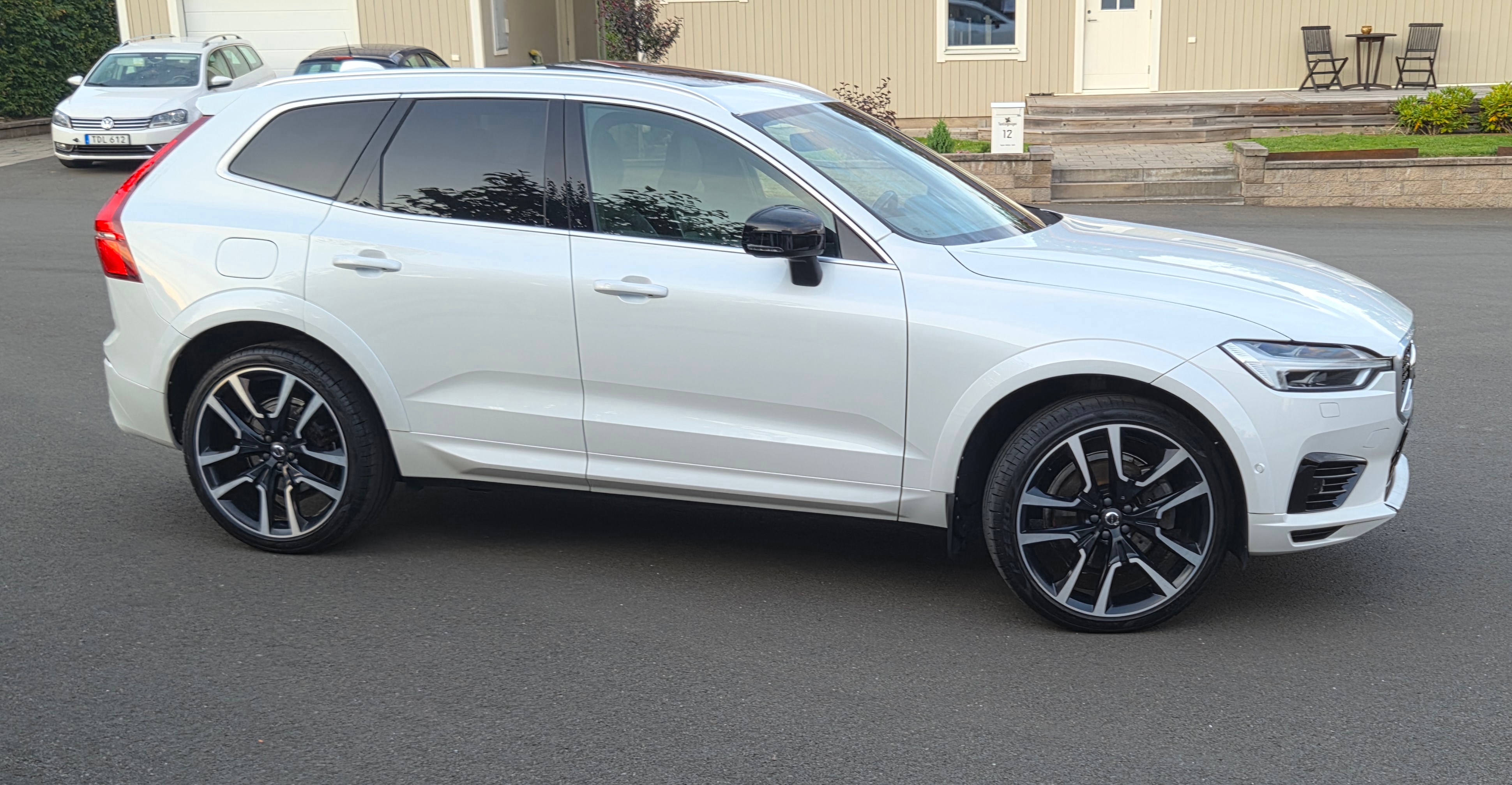 Volvo XC60 2018, photo 2/10