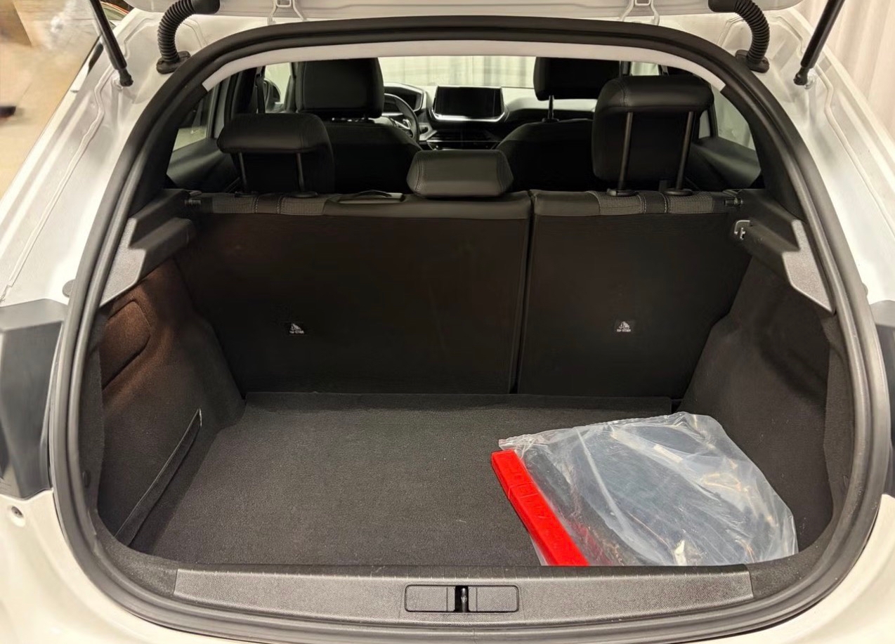Peugeot 208 1.2 PureTech 75 Manuell 2021, bild 6/12