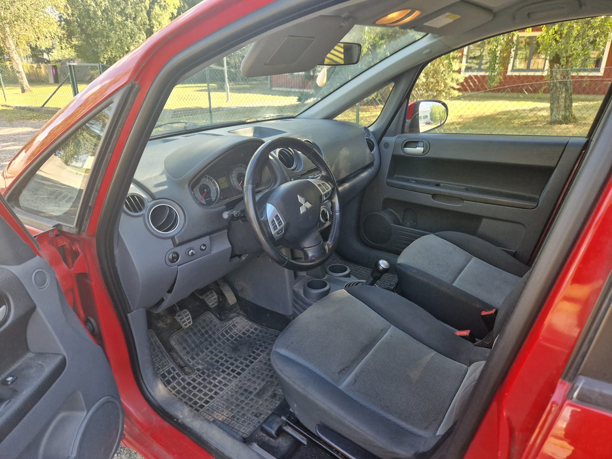 Mitsubishi Colt 2011, bild 2/4